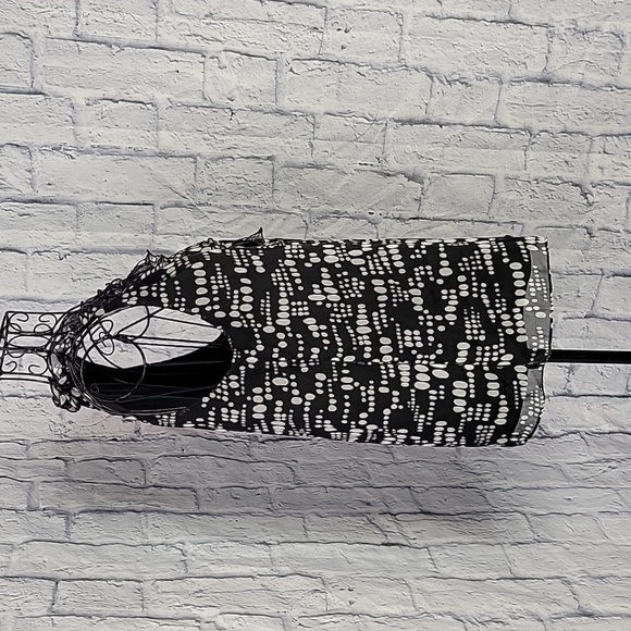 THE LIMITED Black‎ and White Dotted Ruffled Sleeveless Blouse Medium - Picture 3 of 6